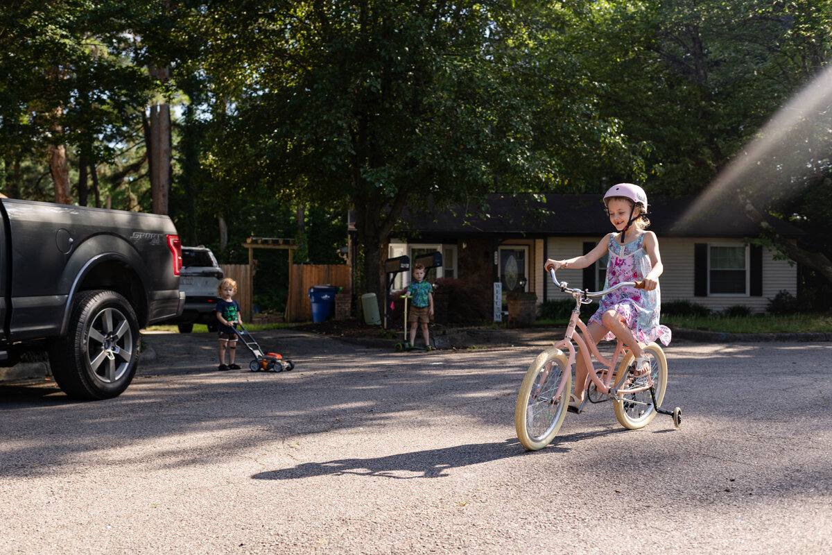 LightCreative_202405_HannahAlex_SpringCandidPhotoSession_RaleighDocumentaryFamilyPhotographer_003_blog