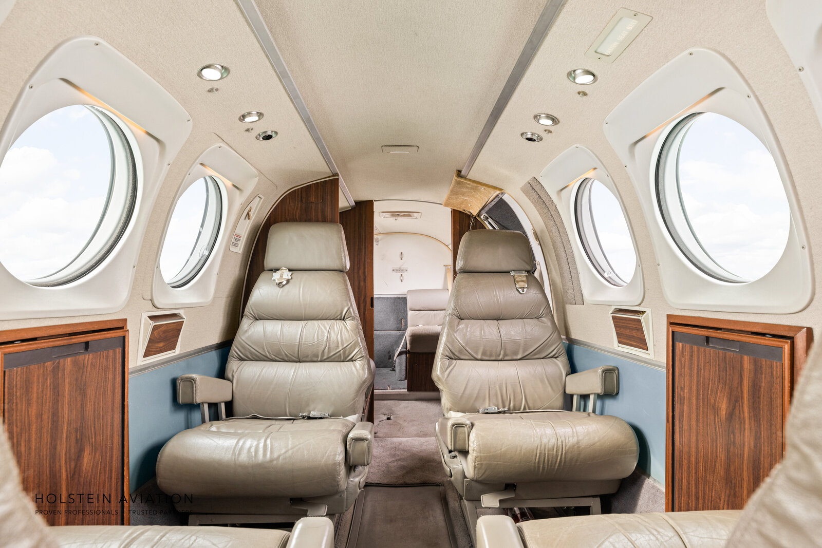 KingAir C90B Watermark-9