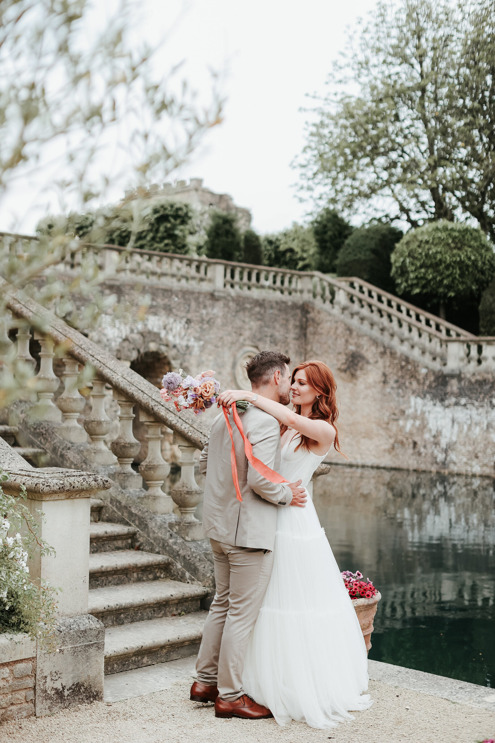 euridge-manor-wedding-bride-groom-stairs