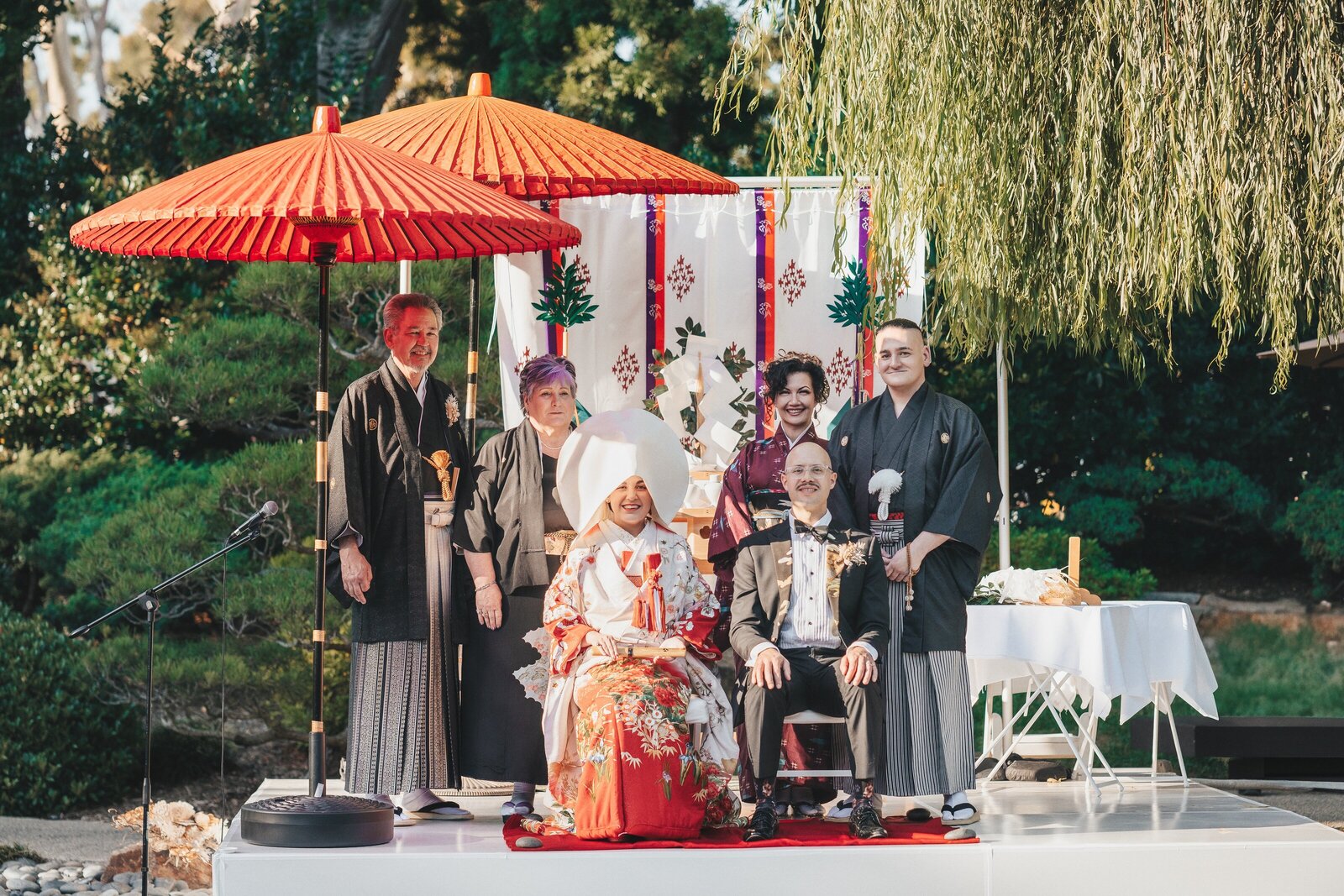Shinto wedding family photo in kimono at Earl Burns Miller | 着物レンタル 和婚 神前式 家族写真 アール・バーンズ・ミラー日本庭園
