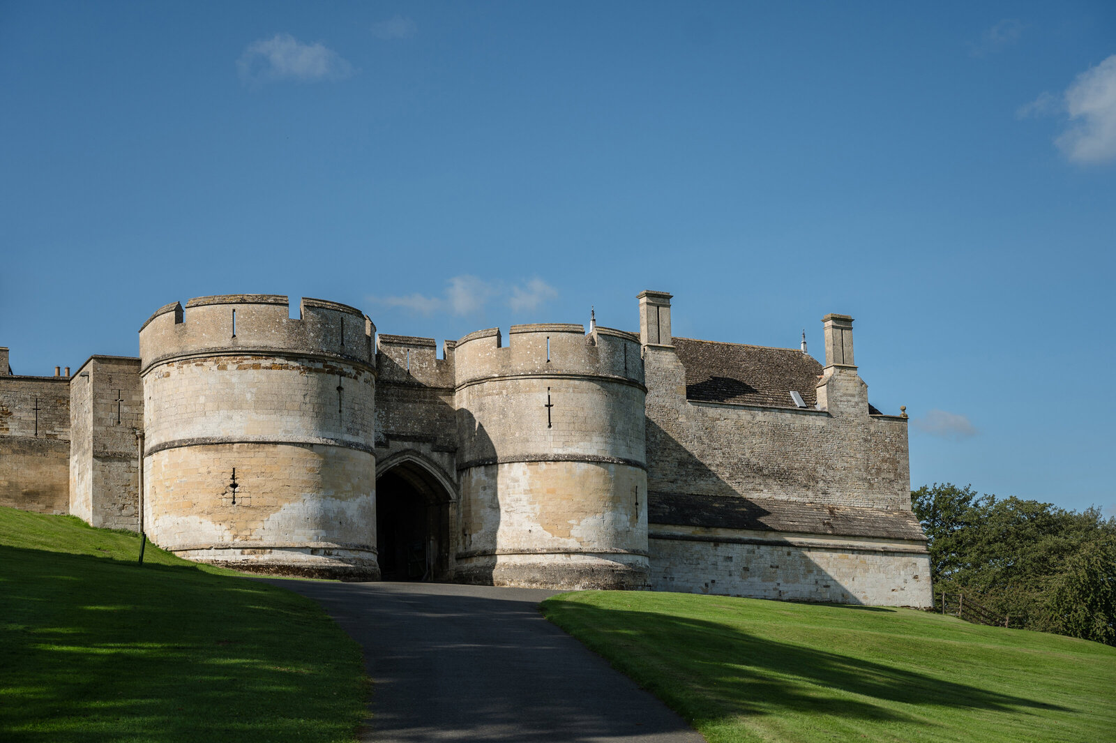 Rockingham-Castle-wedding-photography-1003