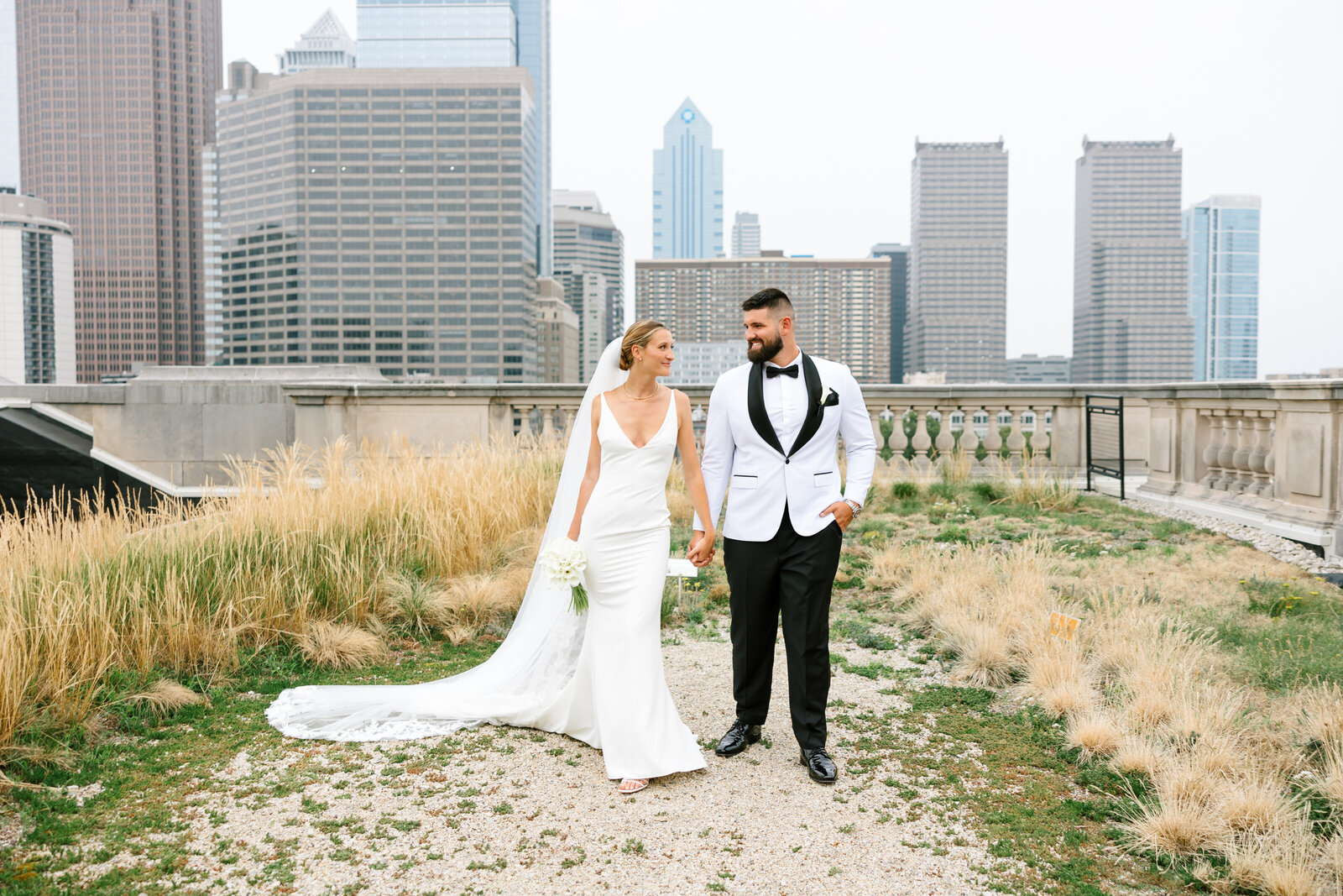 rooftop wedding bride and groom philly the free library wedding
