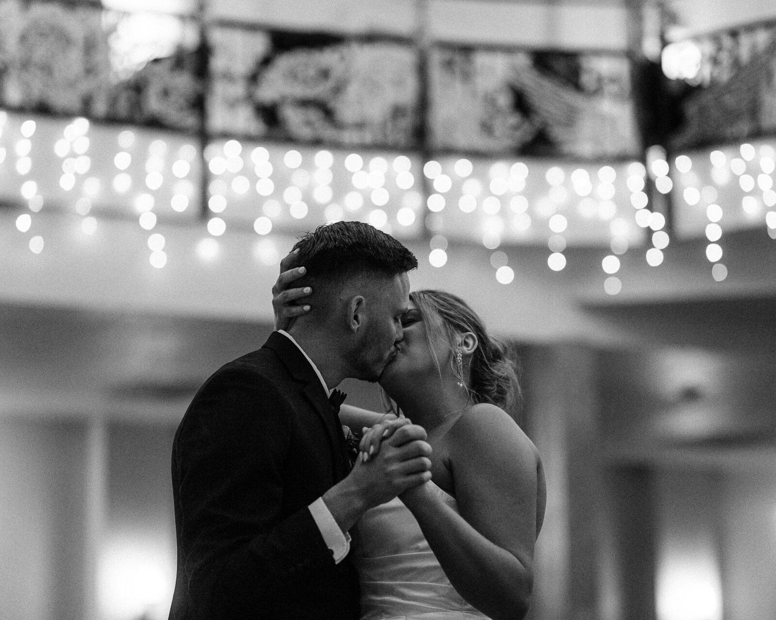 Corby Intercontinental Hotel Kansas City Wedding Plaza-273