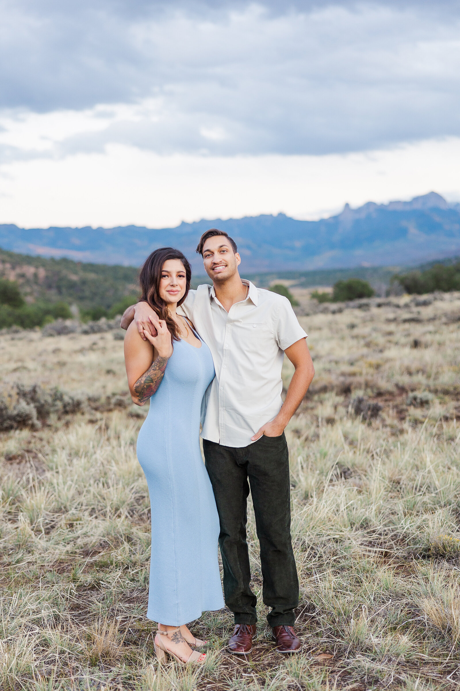 girl poses with boyfriend in field for ridgway state park photos