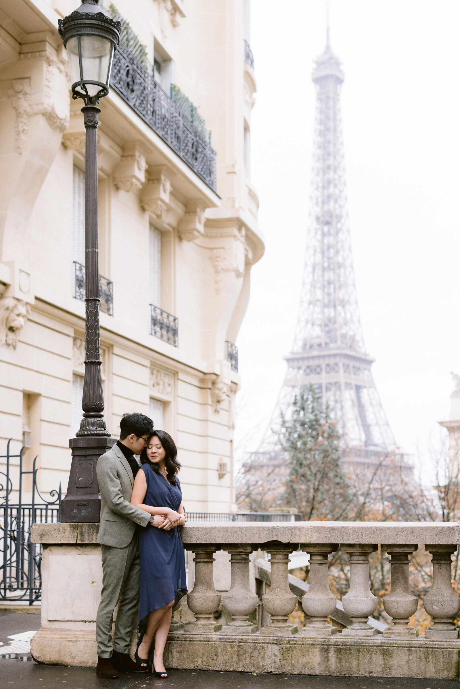 Paris_Chic_Modern_Engagement_Couple_Shoot_France_Fine_Art_Wedding_Photographer-12