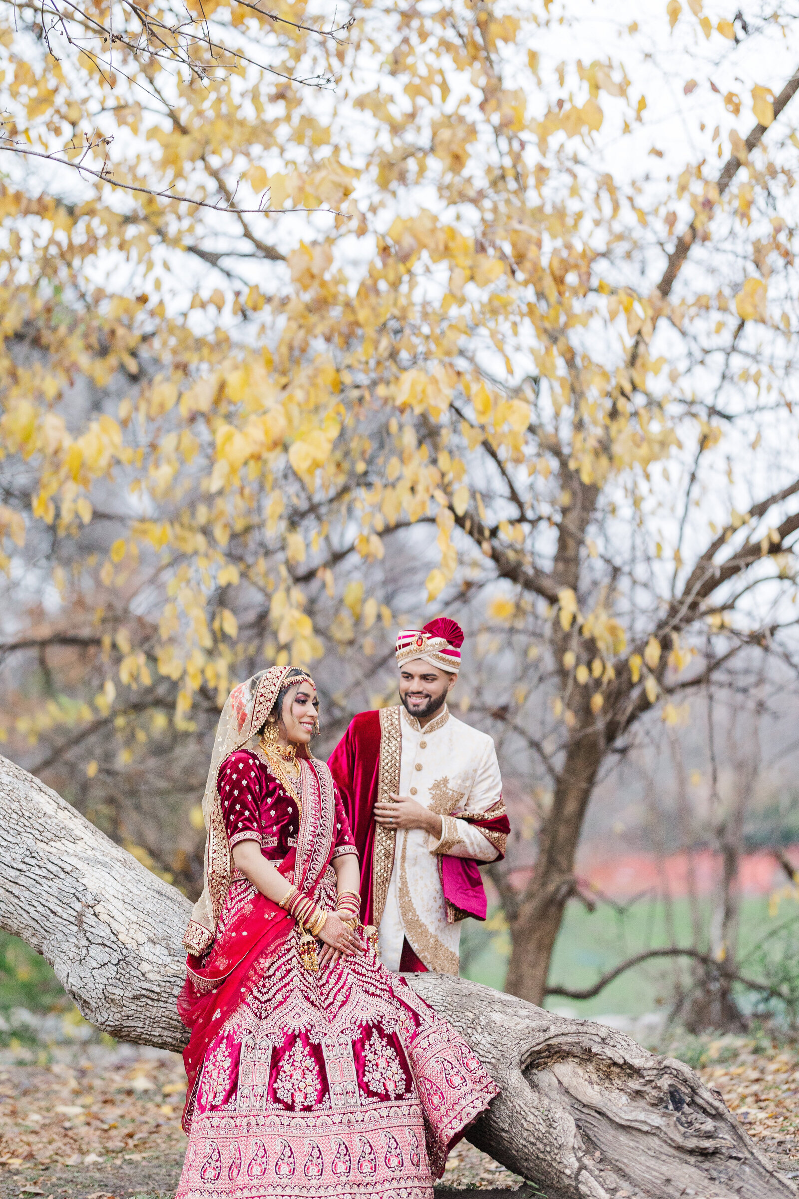 Bride-and-groom-outdoor-photoshoot-poses