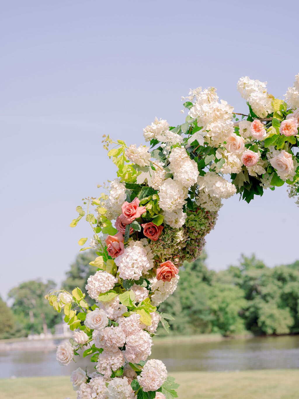 35Kate Campbell Floral The Oaks waterfront summer wedding by Julie Livingston photo