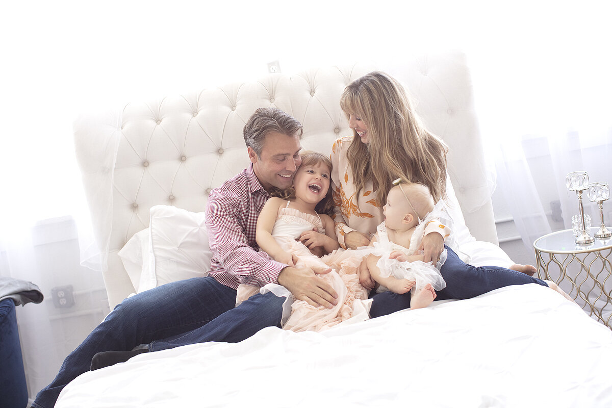 Dallas parents play with children at photography studio.