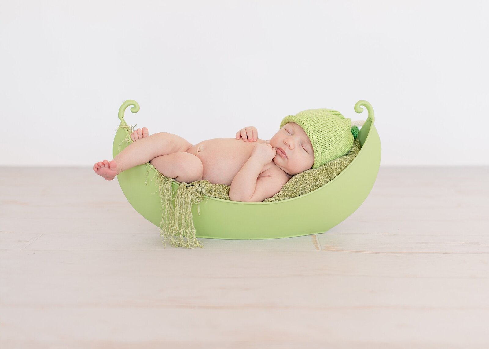 Parkersburg-Newborn-Photographer-00003