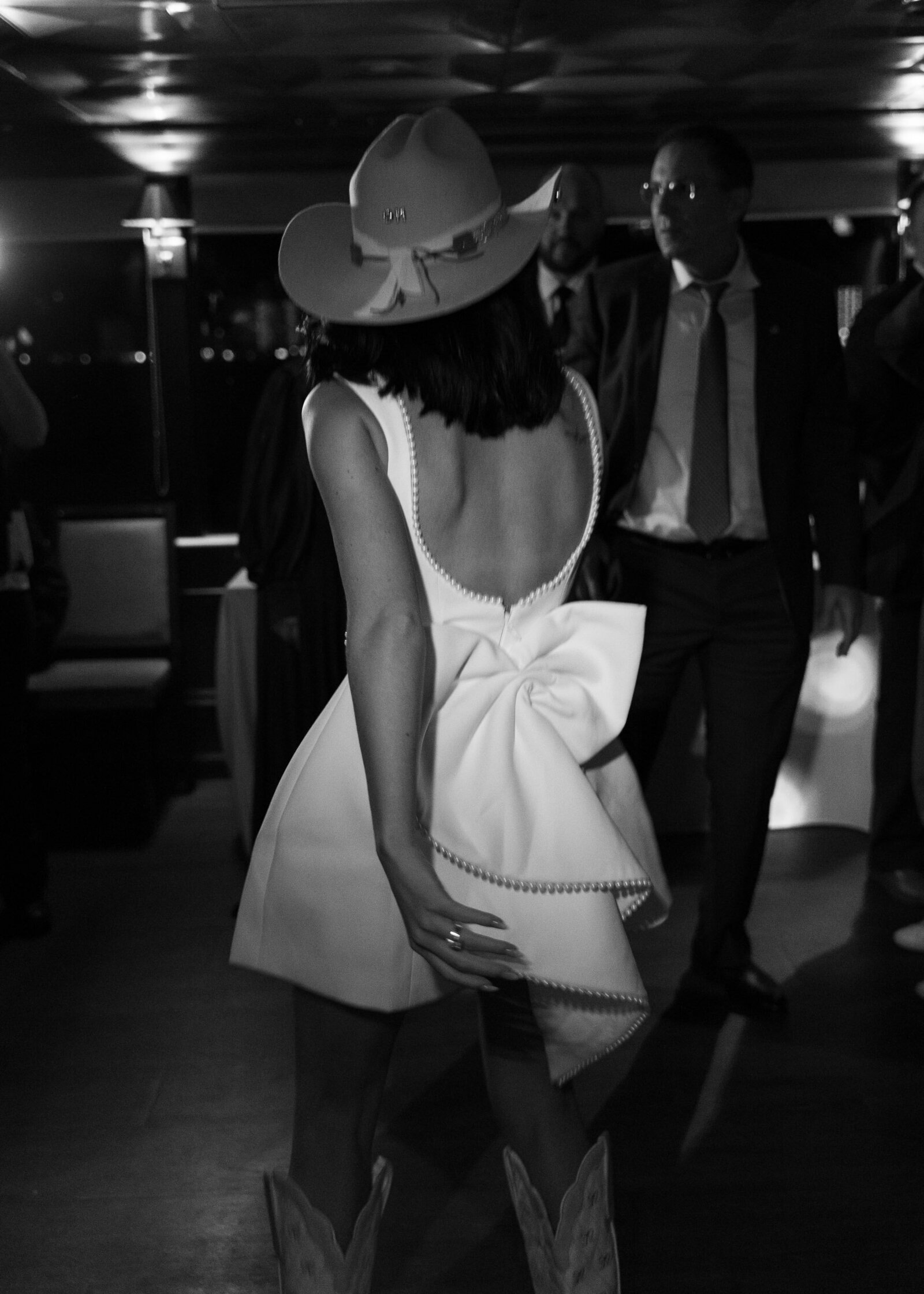 bride-dancing-yacht-starship