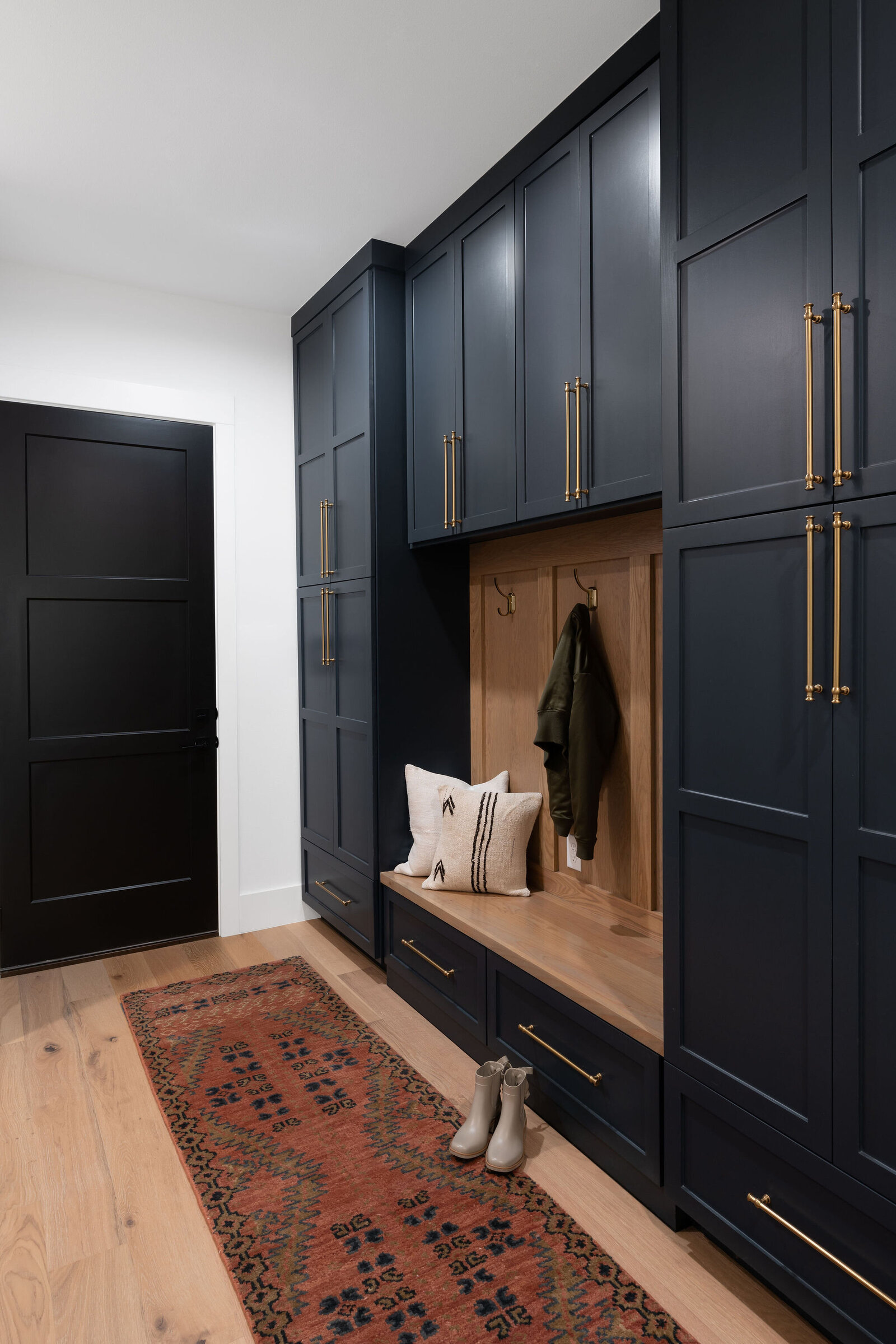 NuelaDesign_Navy Mudroom_