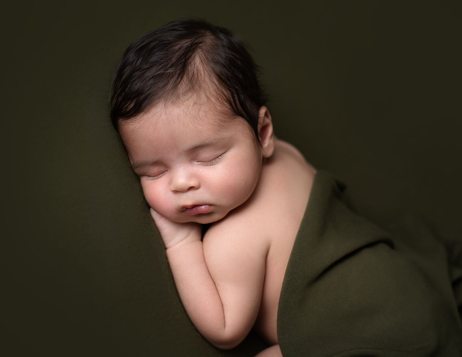 best photographer newborn camer angle green baby photographer utah