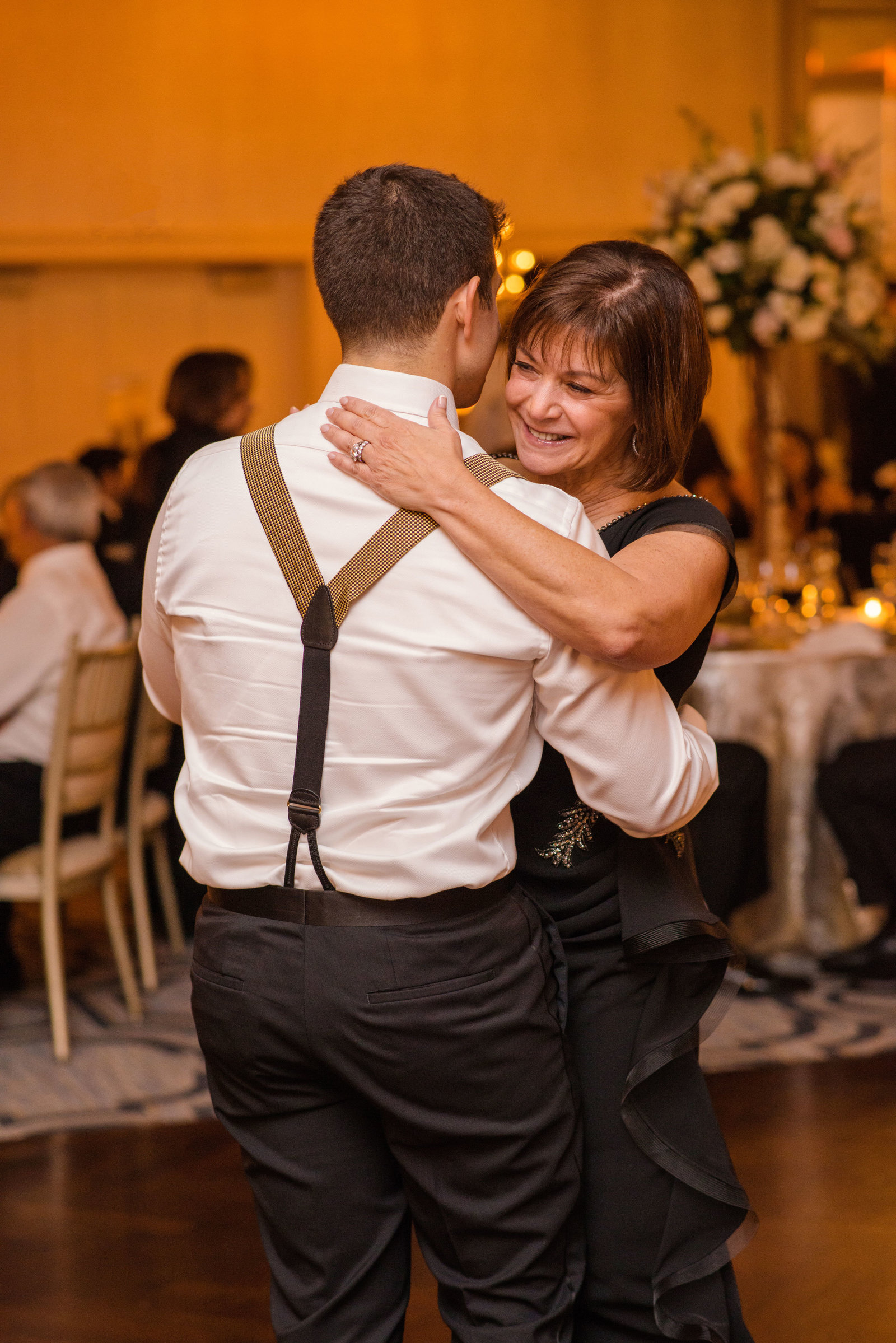 groom and mother dancing at Glen Head Country Club