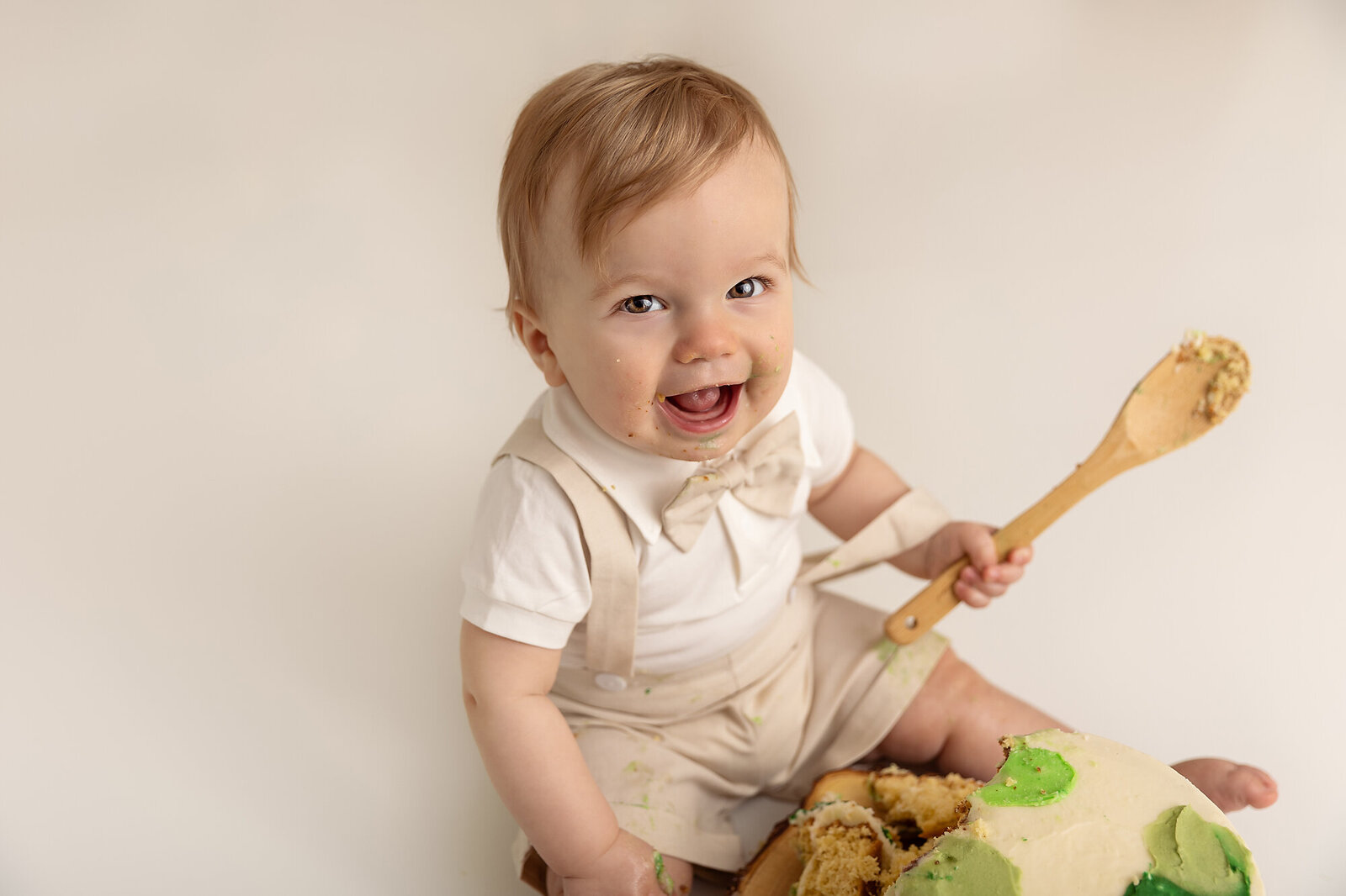 smiling baby boy cakesmash