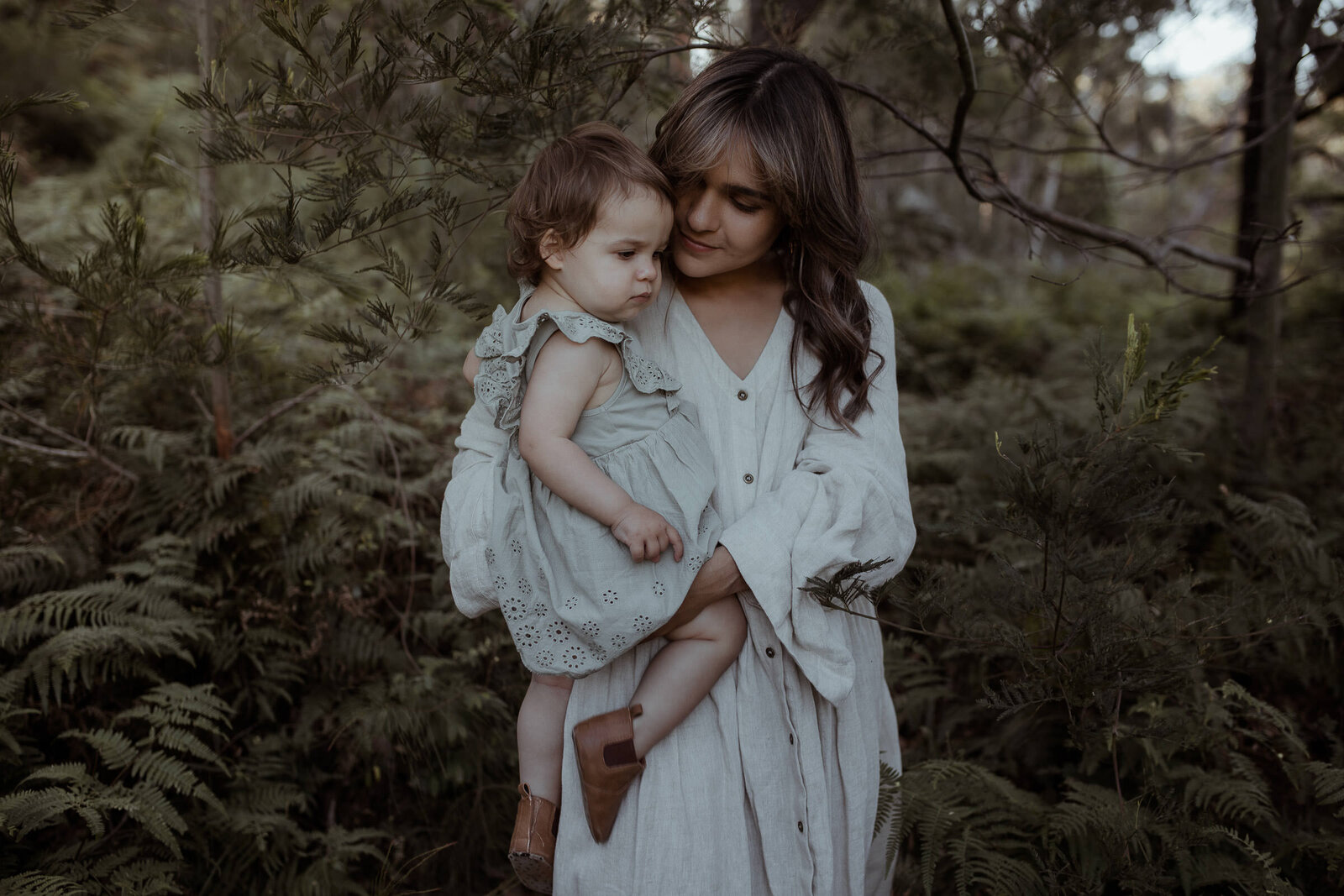 dreamy-cinematic-motherhood-photo-session-royal-national-park-australia-6