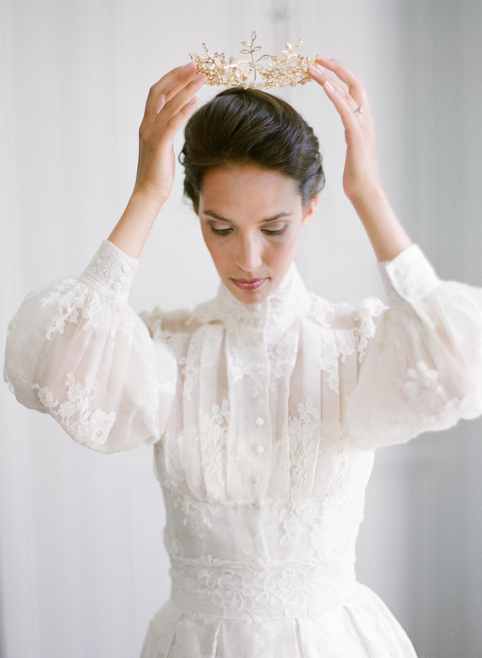 French-lace-high-neck-long-sleeve-wedding-dress-JoanneFlemingDesign-AnnaGrinetsPhoto (31)