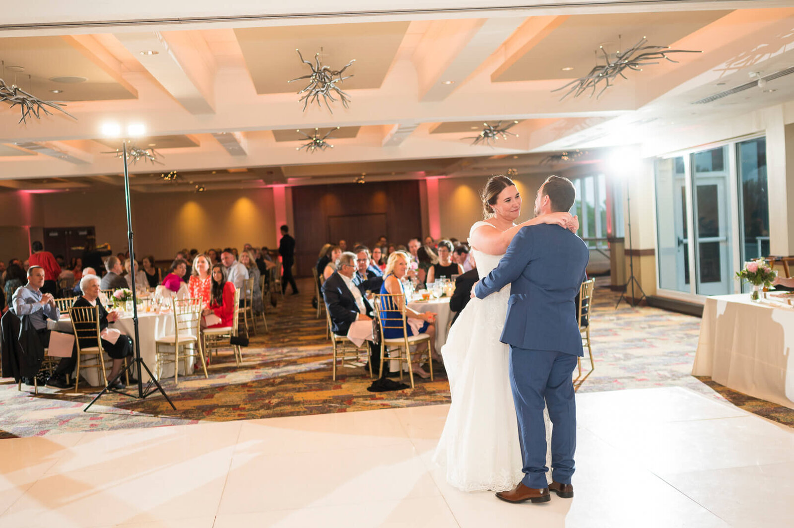 River-Club-of-Mequon-Wedding-559