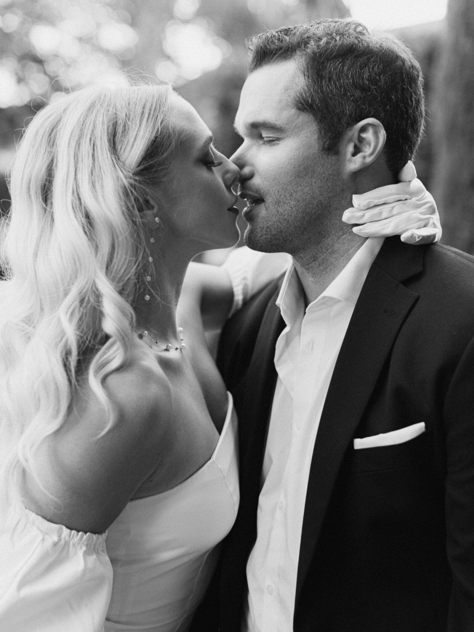 307-torianna-brooke-portraiture-chic-charleston-engagement-session-french-quarter-lauren-paul