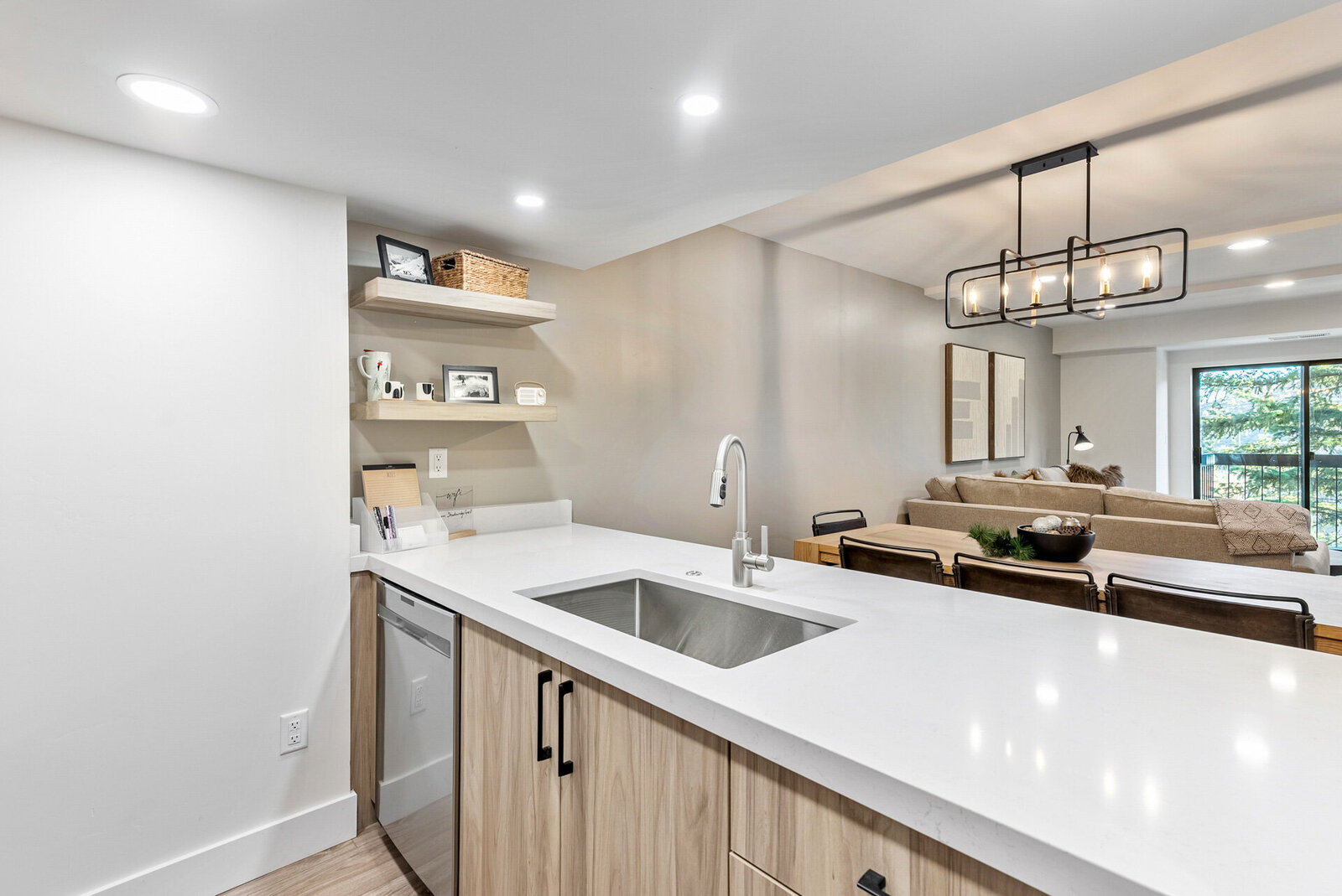 Vacation-Home-Interior-Designer-Chalet-and-Co-neutral-modern-kitchen-style