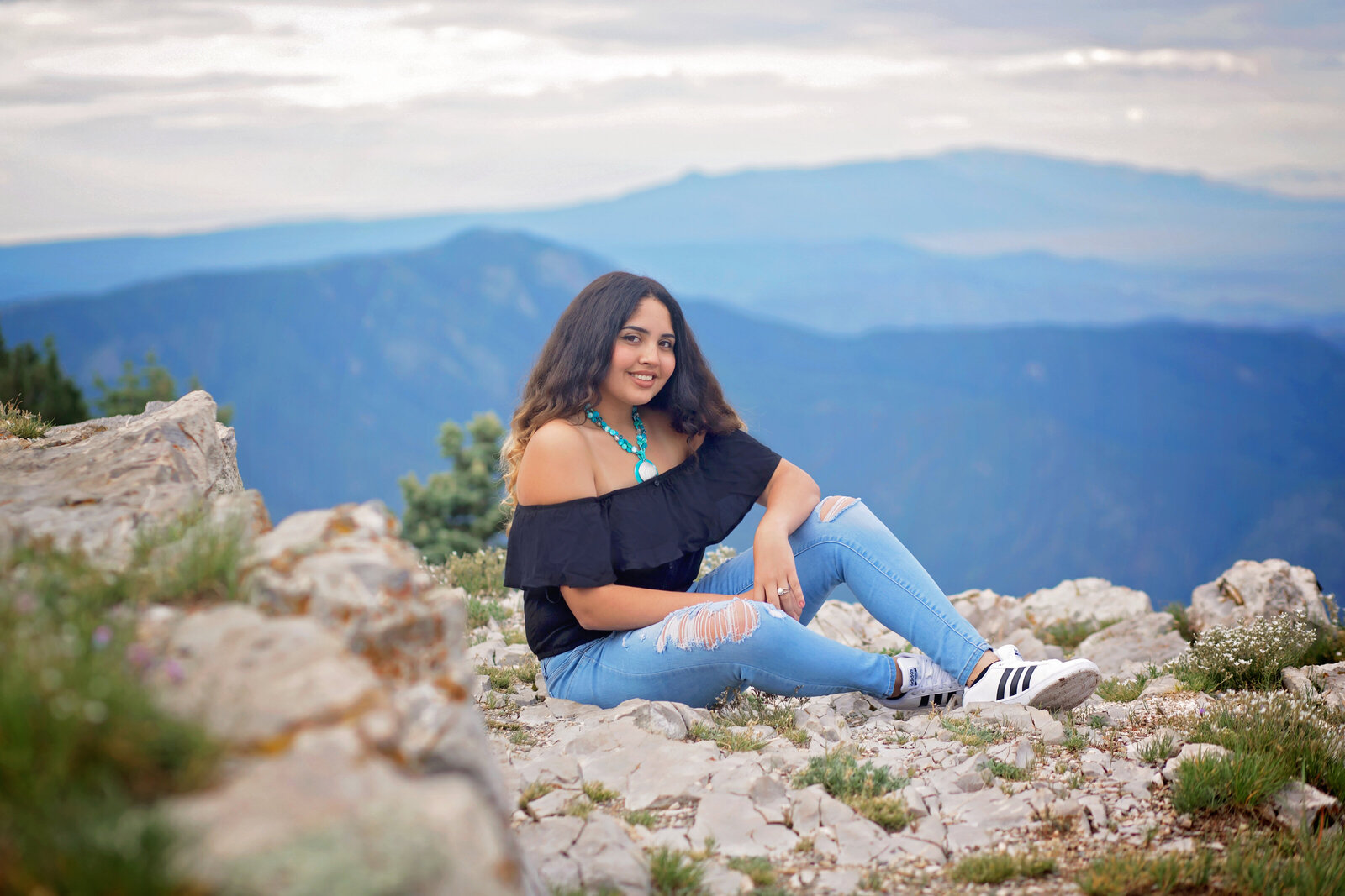 Senior-Girl-Session-blue-jeans-mountain views-NM