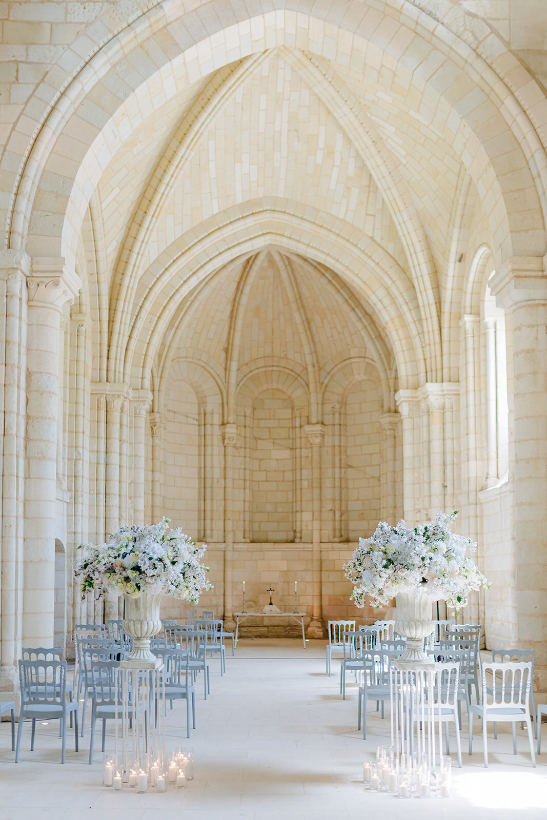 MorganeBallPhotography-Wedding-ChrisKim-ChateaudeVezins-Weddingday-04-AbbayedeFontevraud-6-4268