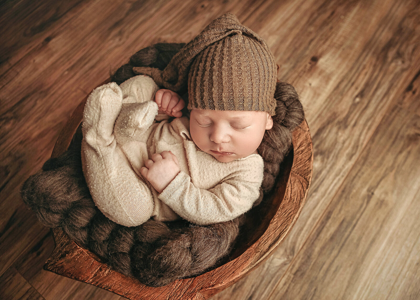 baby boy newborn session in ashley mcclintock photography studio