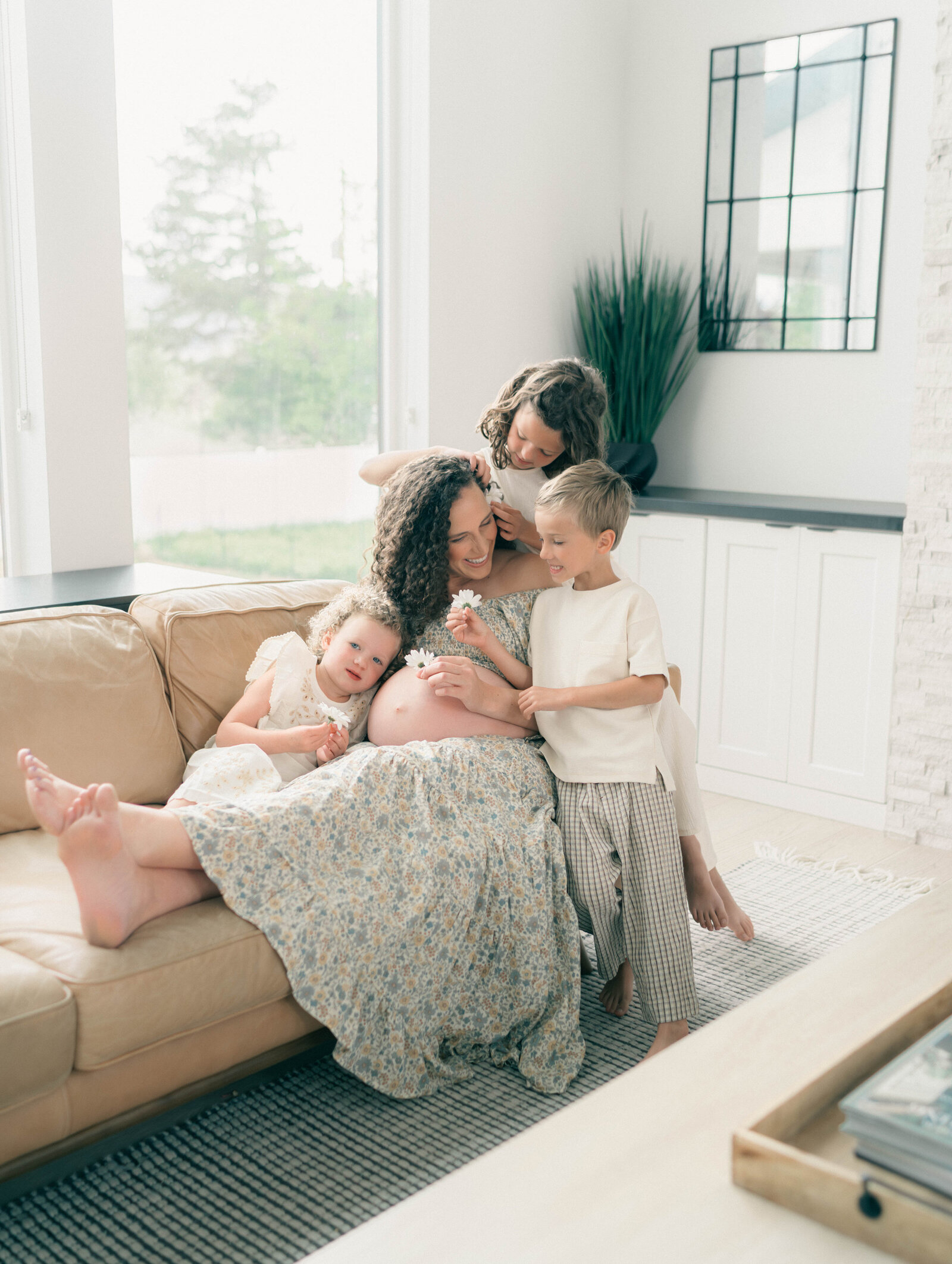 maternity photos at home 