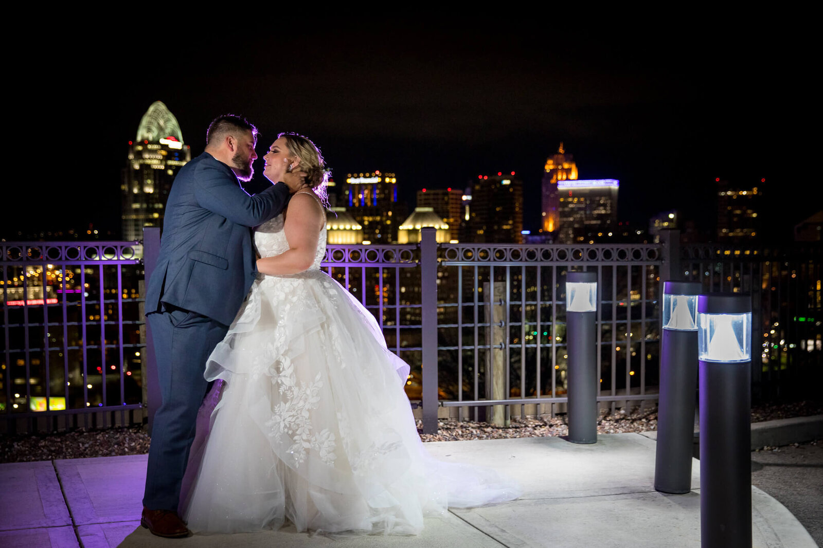 view-cincinnati-wedding-skyline-photo-bride-groom