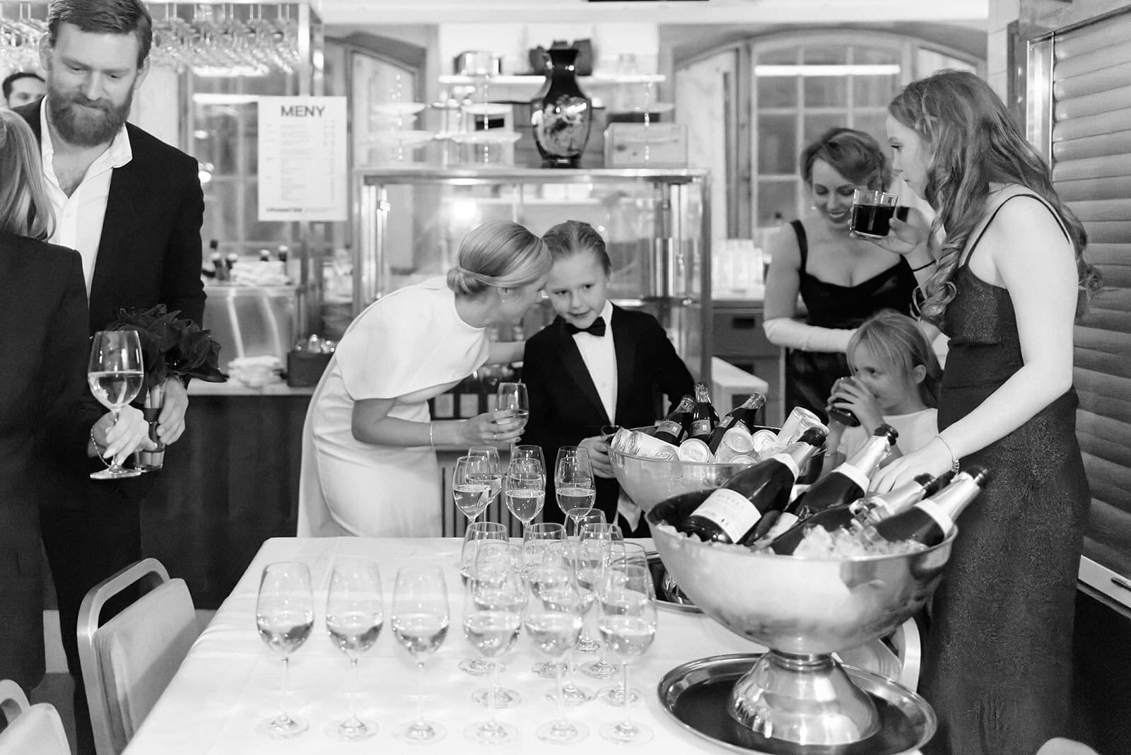 Destination Wedding Photographer Stockholm Anna Lundgren Winter City Wedding at Diplomat, Hedvig Eleonora Church, Dramaten and Teatergrillen Stockholm Sweden_02