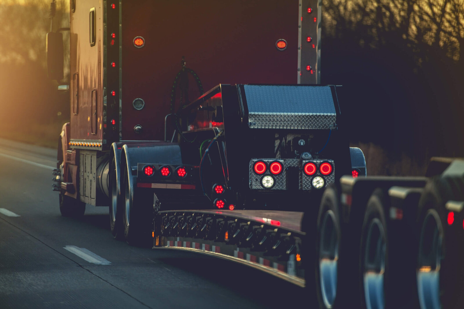 platform-trailer-semi-truck