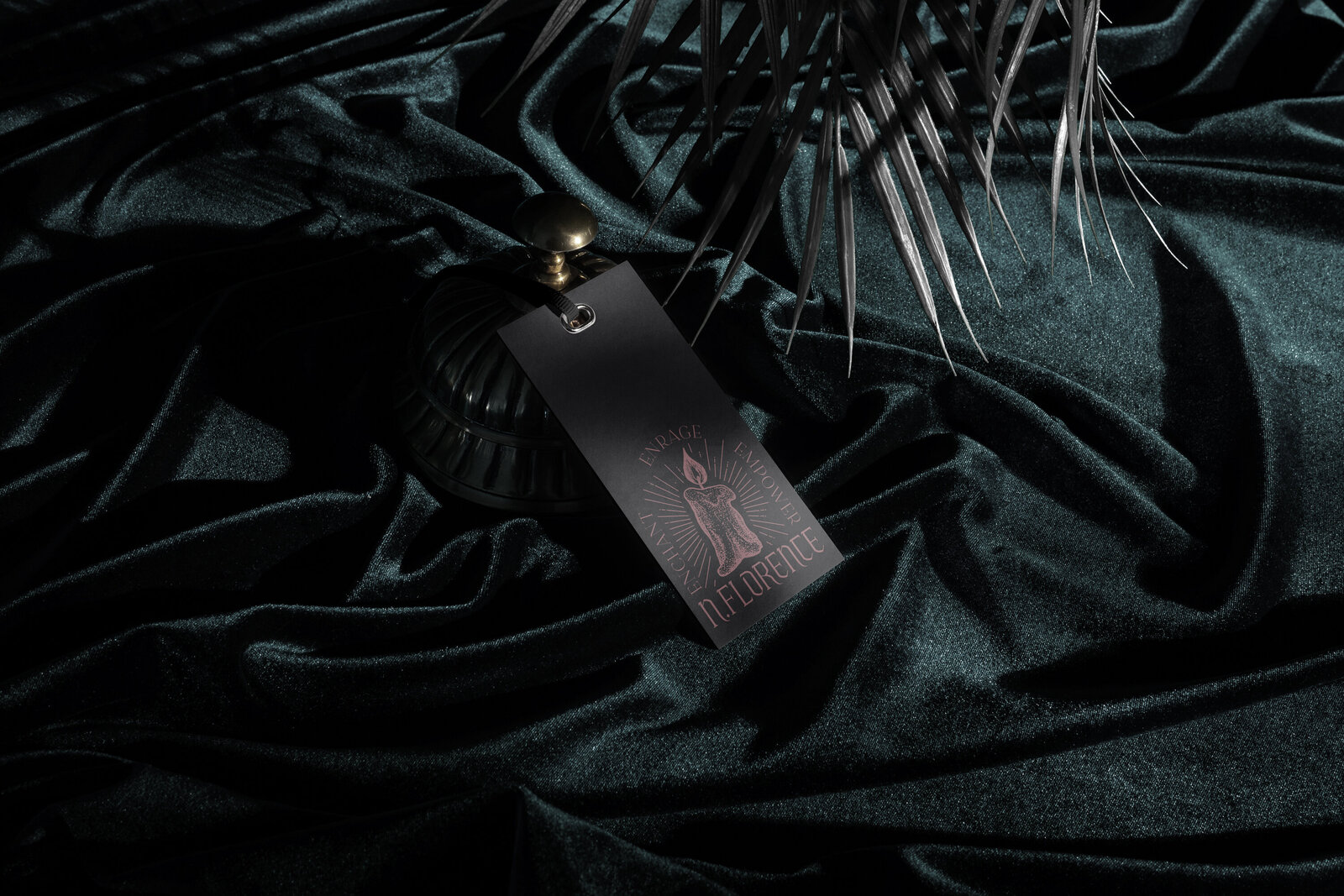 label-mockup-secondary-logo