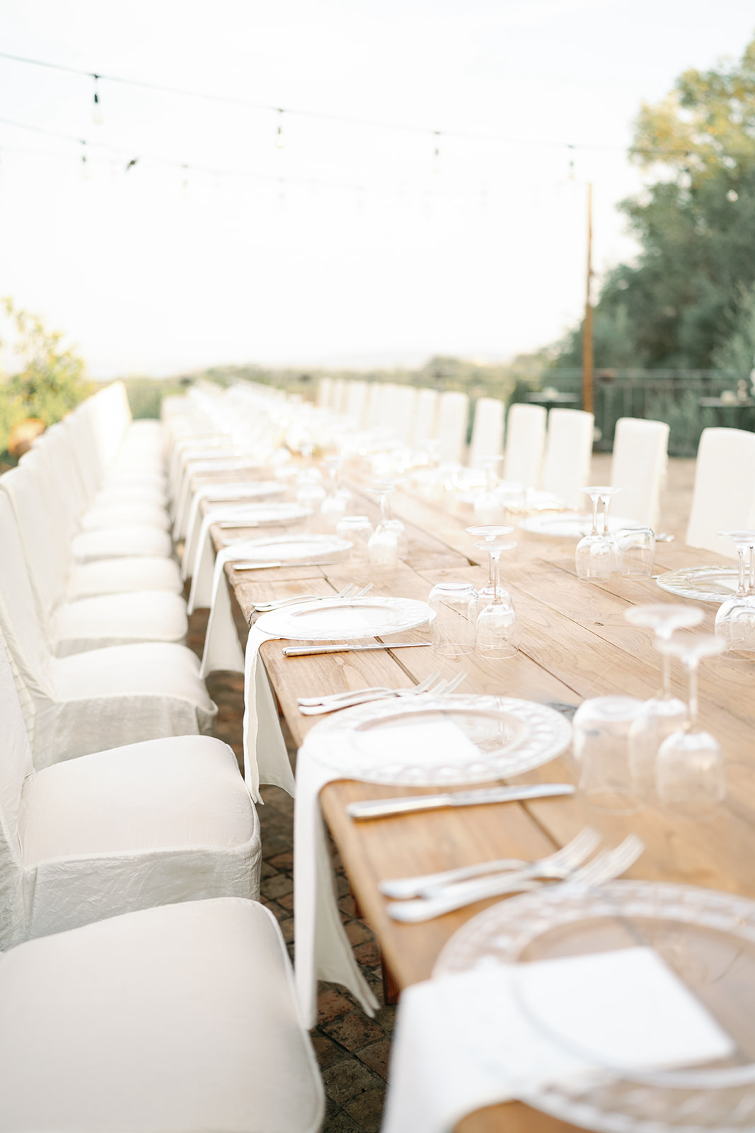 Minimalist white wedding tablescape for poolside wedding | Megan Smith Photography