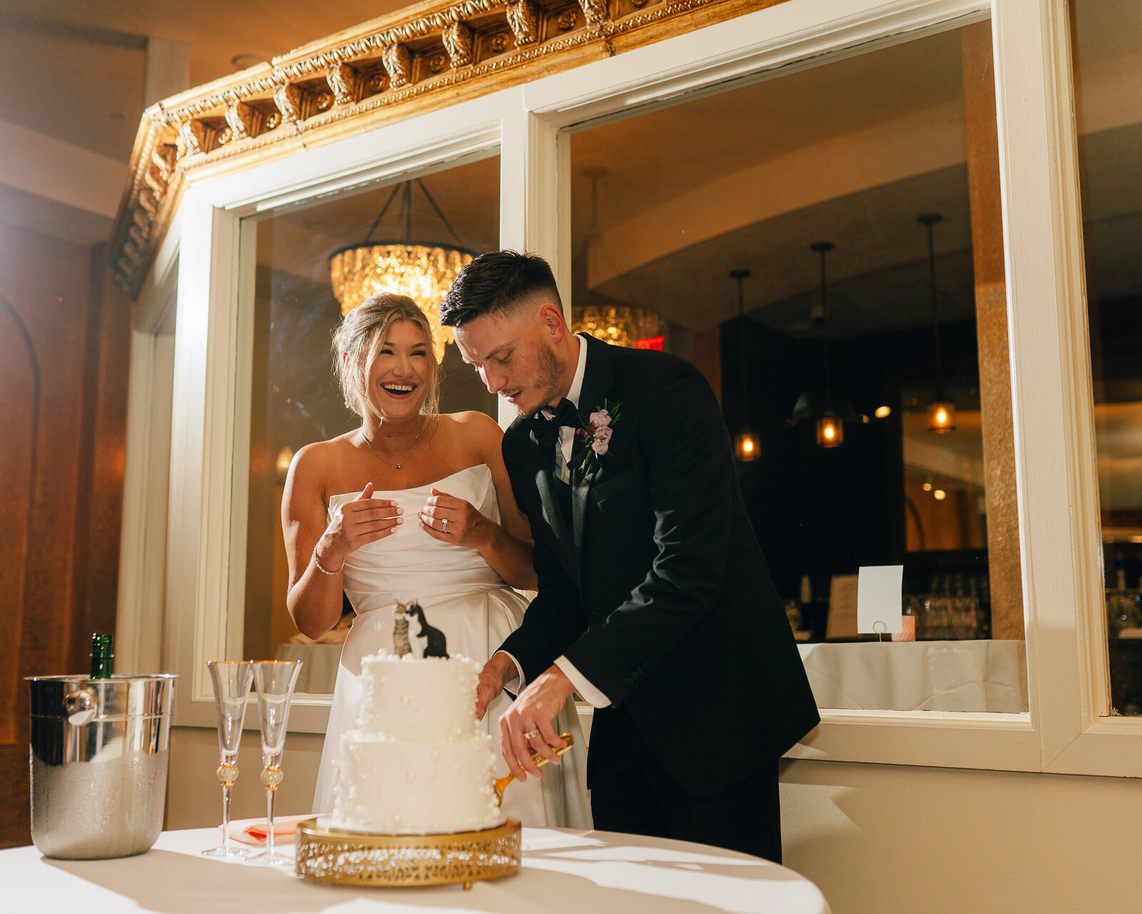 Corby Intercontinental Hotel Kansas City Wedding Plaza-210