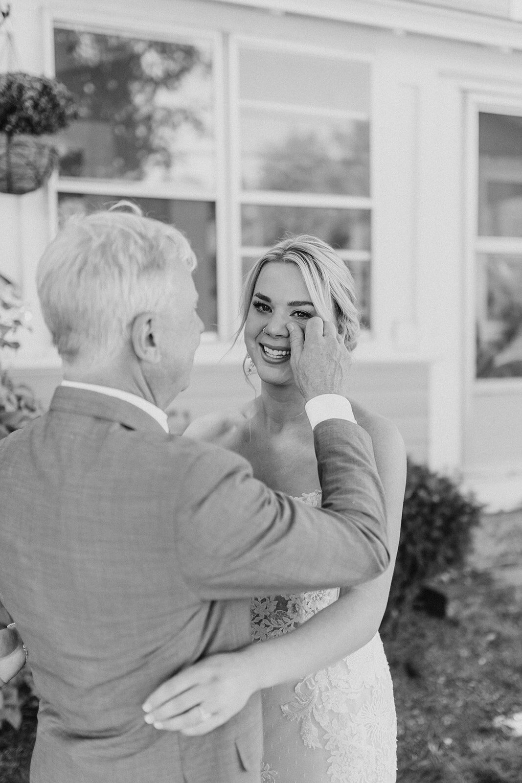 02 FIRST LOOKS_9.24.22_RACHEL+DEREK-8_websize