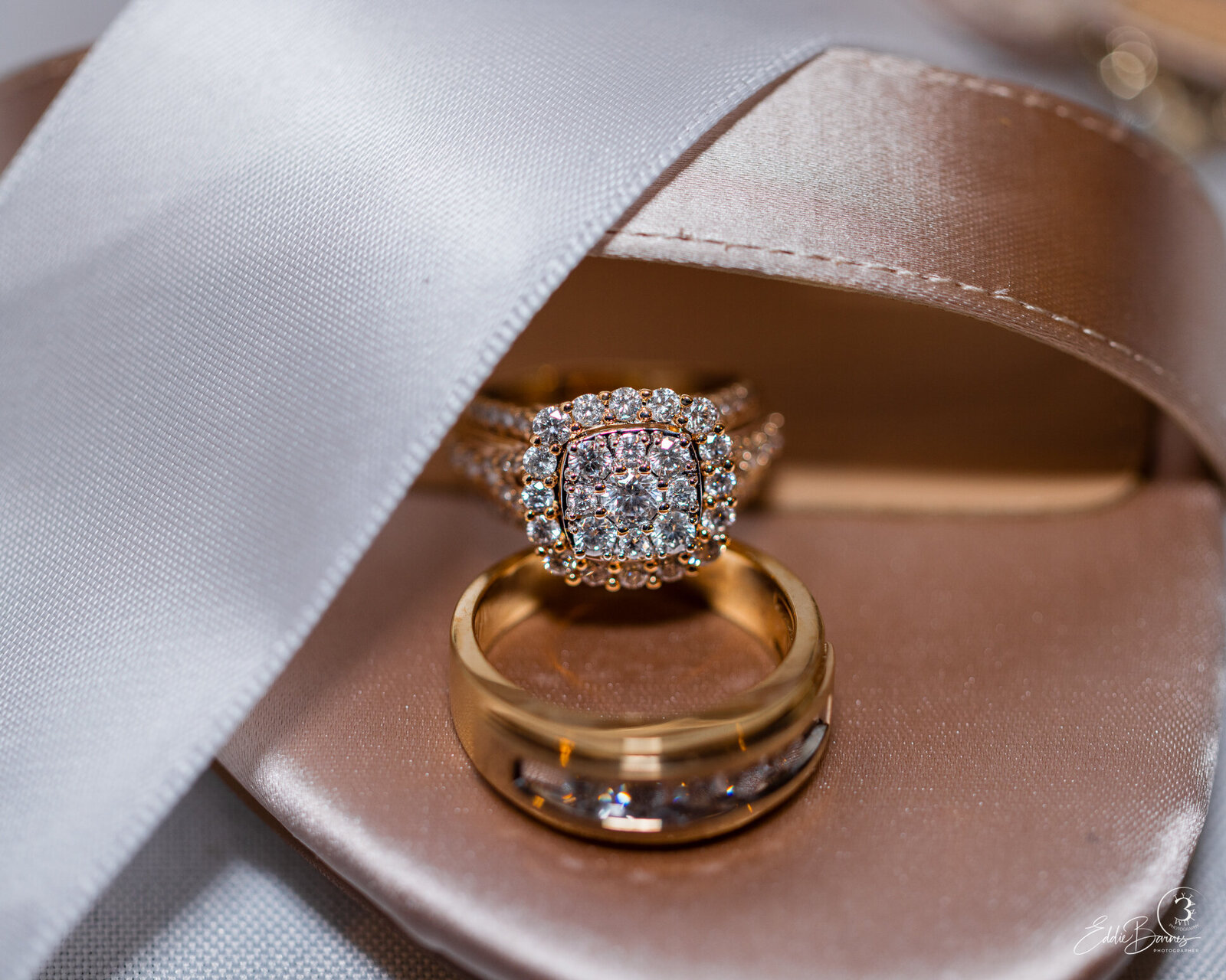Wedding rings on vrides shore
