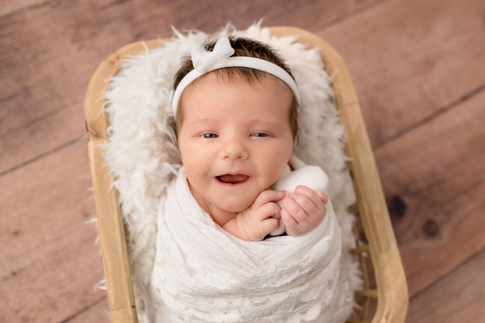 in-home-newborn-photograph-session-baby-girl-Frankfort-KY-photographer