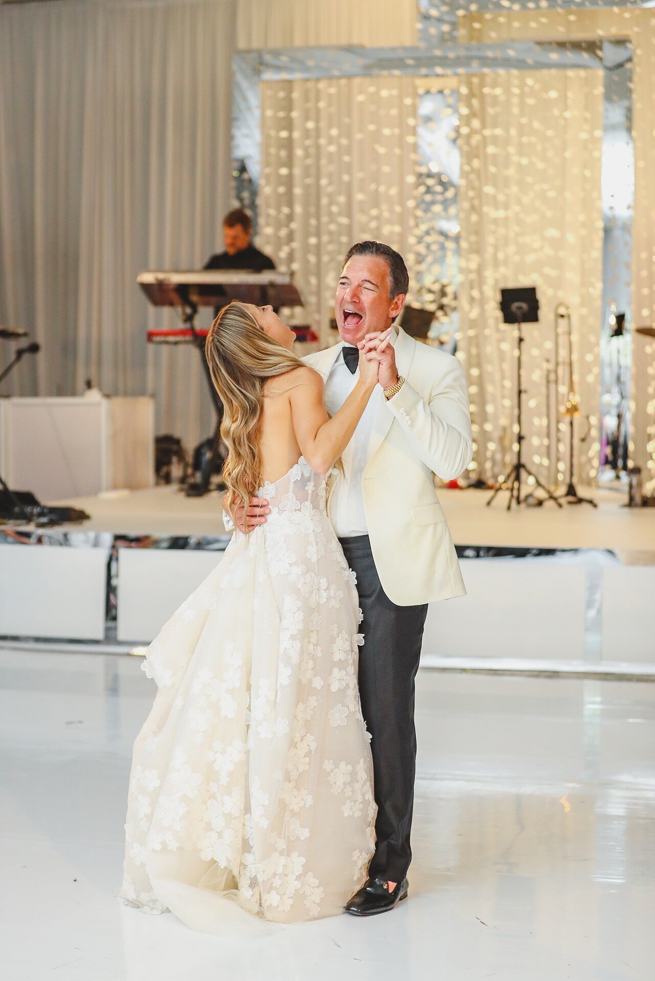 first-dance-the-eau-wedding-3