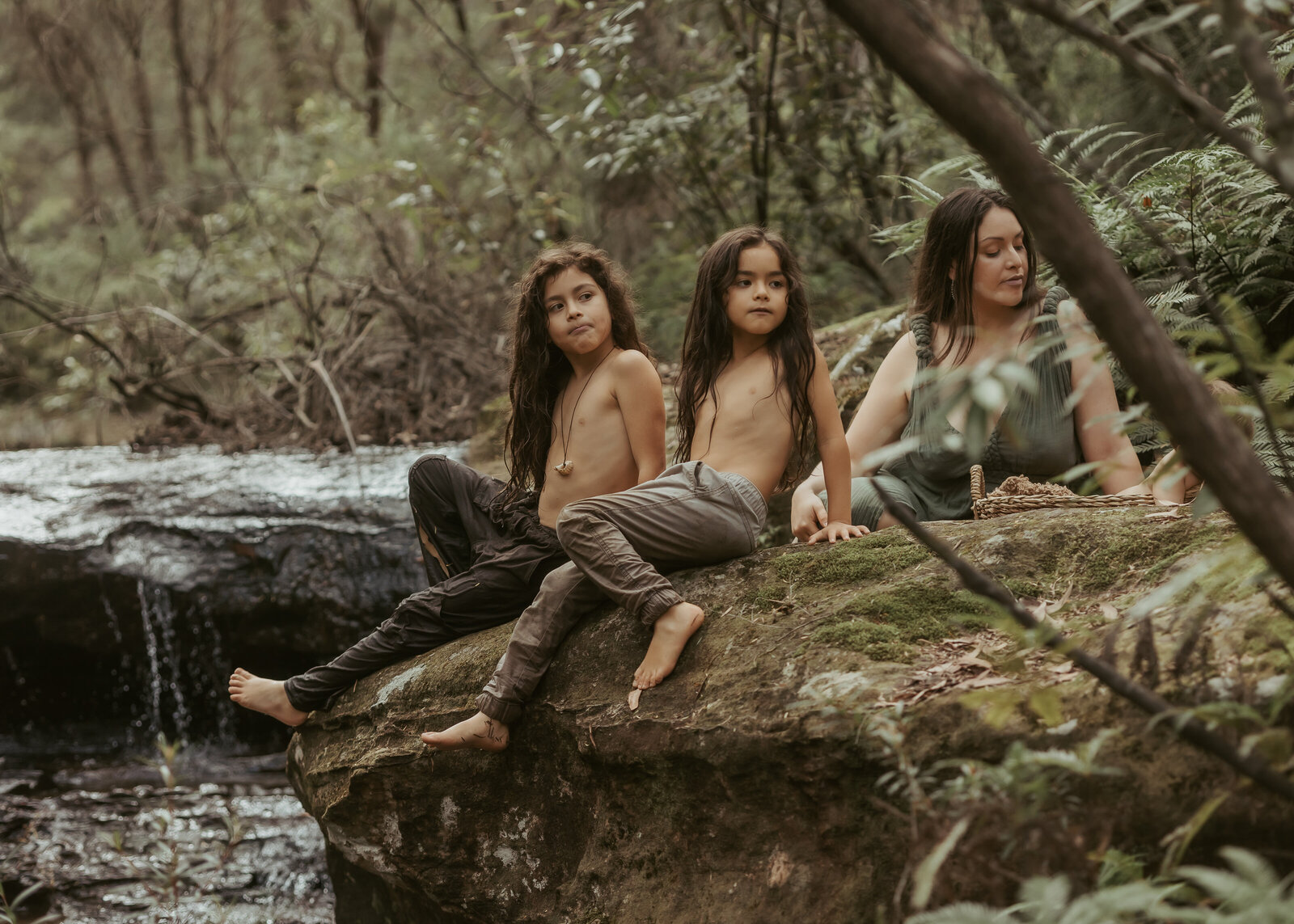 Sydney-family-photography-waterfall-siblings-06