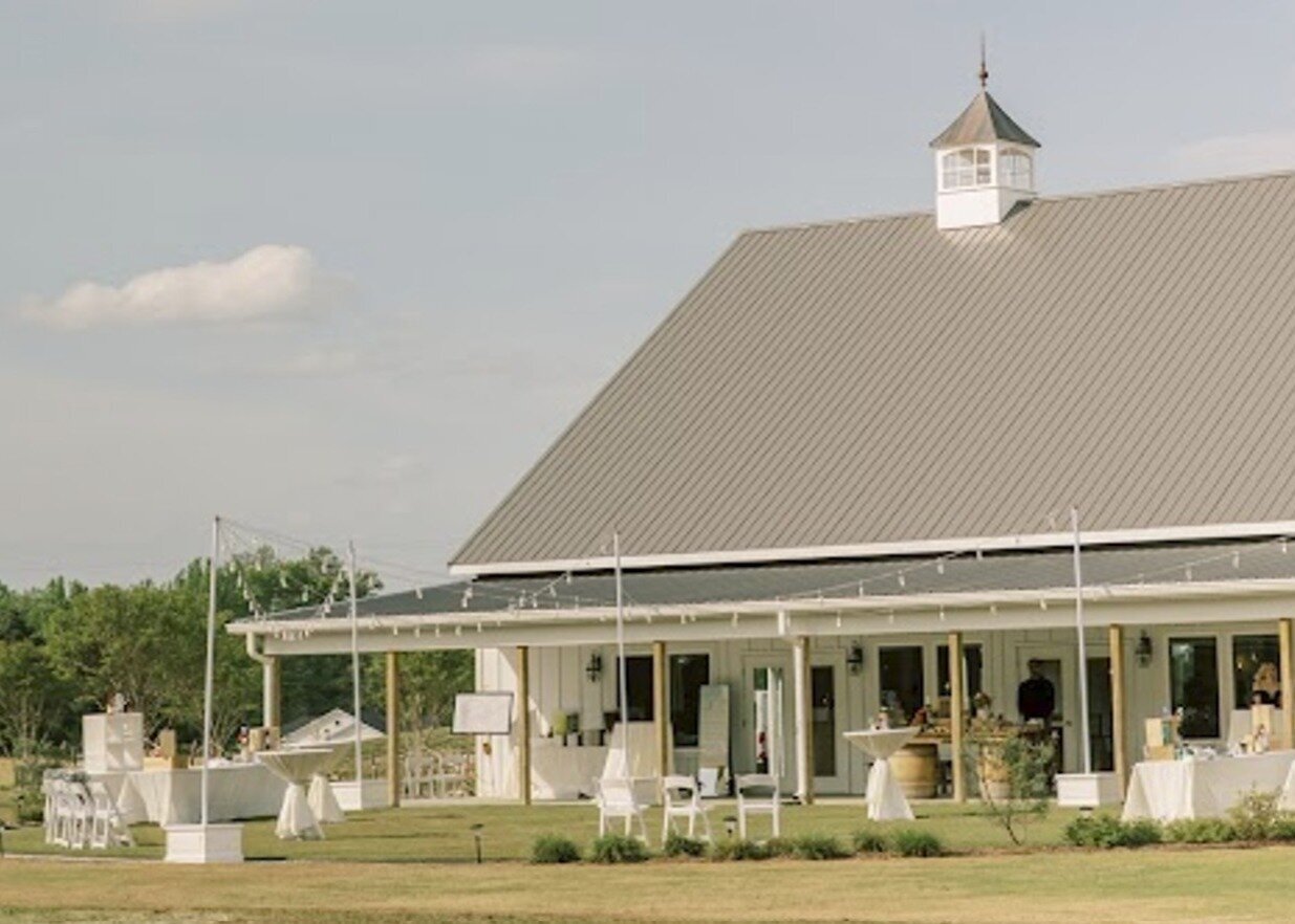 White-String-Lights-Veranda-Lawn-Barn-Style-Venue-The-Legacy-At-Willow-Pond.JPG