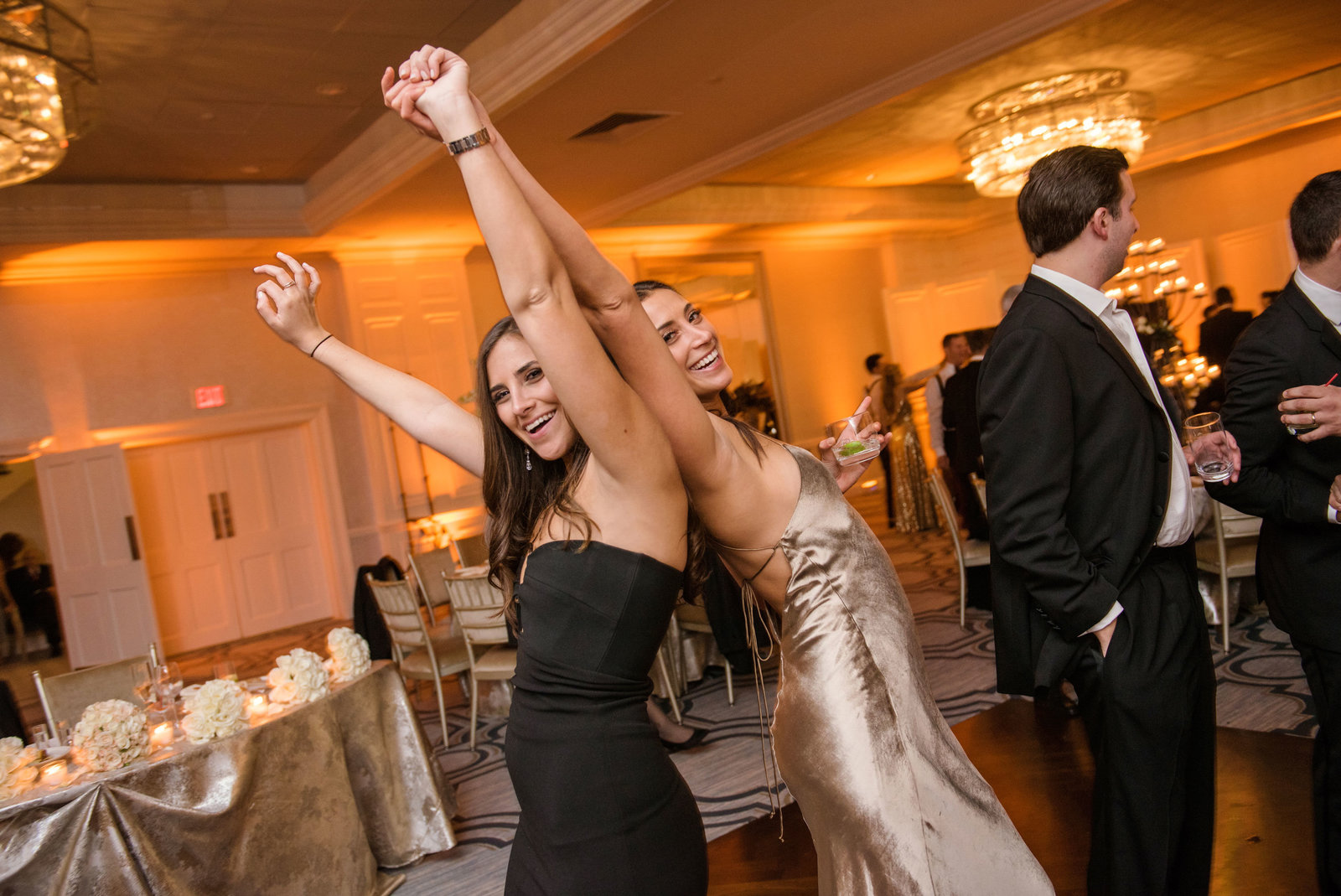 guests dancing at Glen Head Country Club