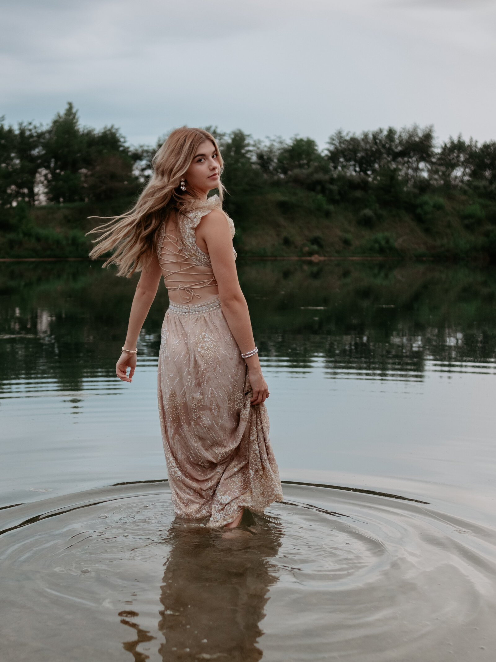 senior-photos-effingham-illinois-city-night-friends-18