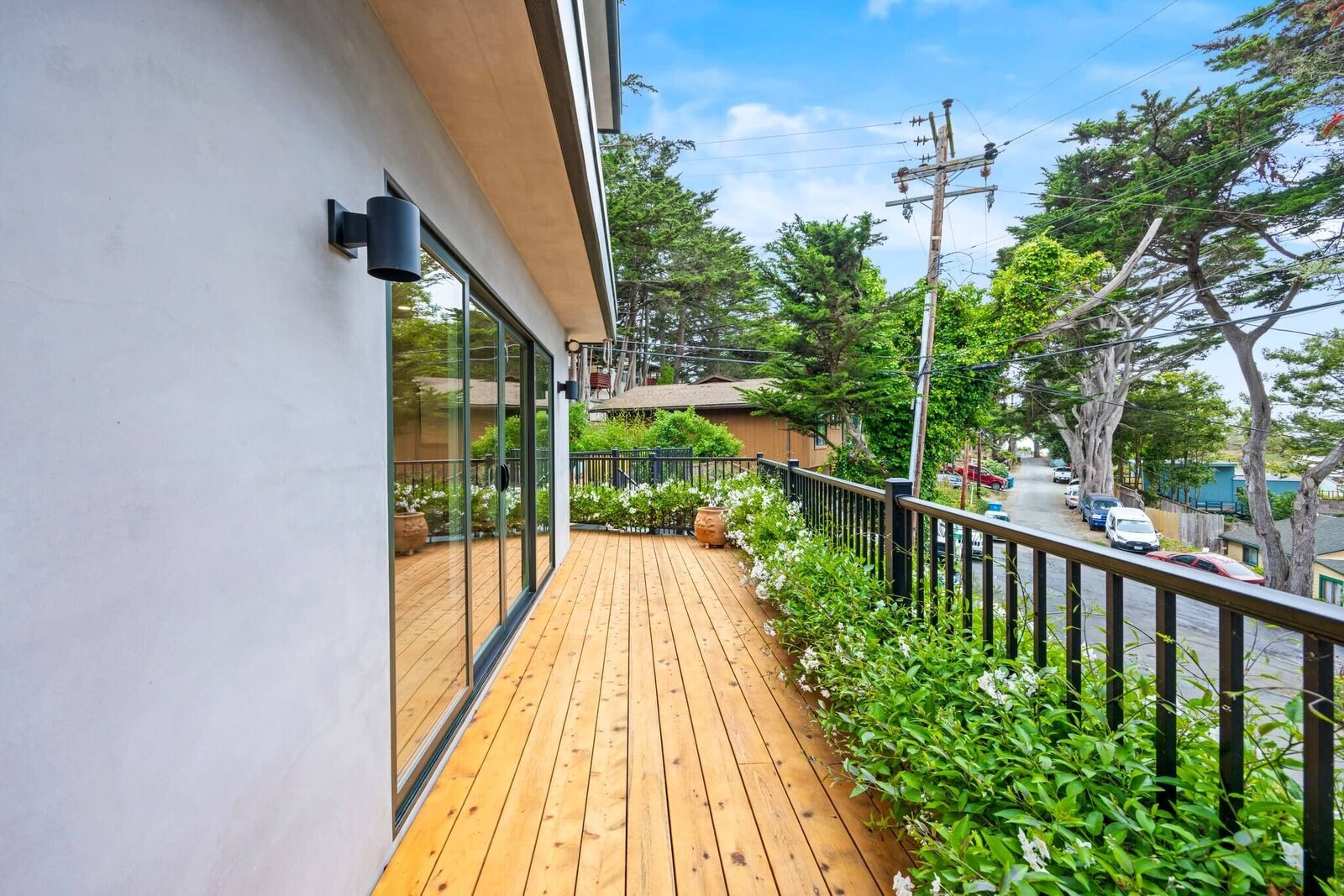 garden-side-deck-new-home