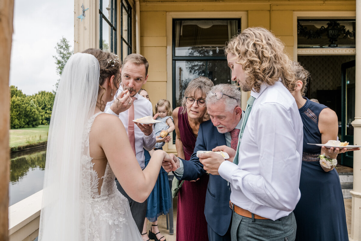 Trouwen Borg Nienoord Leek, bruiloft fotograaf, trouwen in Groningen (42)