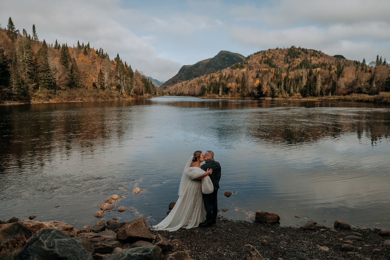 love-is-nord-mariage-intime-elopement-parc-national-jacques-cartier-quebec-00019