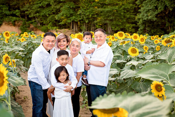 East Brunswick NJ Family Photographer Happy Day Farm Sunflowers Extended Family