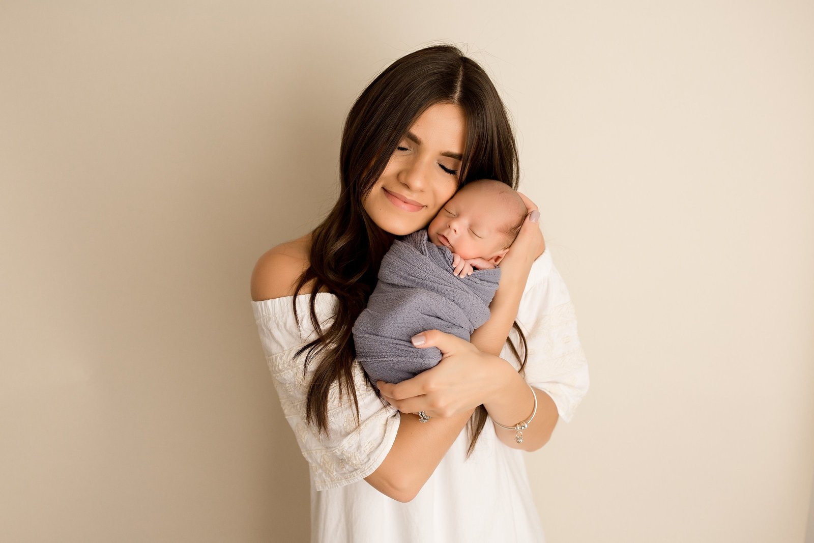 34 STUNNING Newborn Family Photos & Ideas for your session