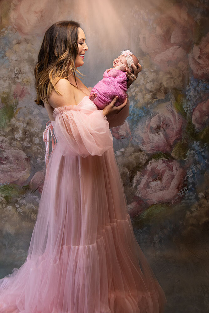 mother-newborn-girl-authenthic-love-connection-motherhood-feminitiy-spring-floral-dramatic-lighting-craddling-adoration