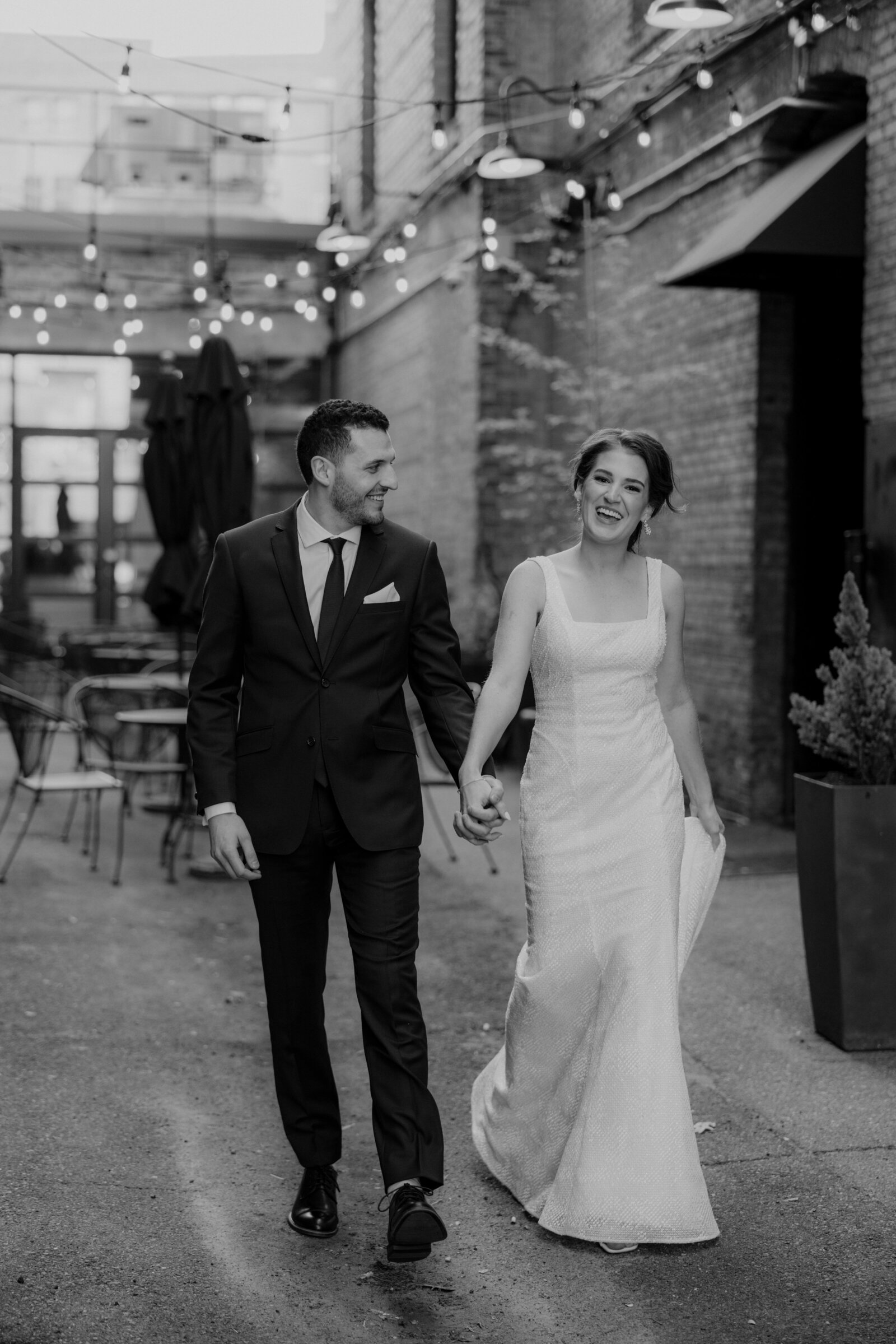 bride-groom-walking-urban