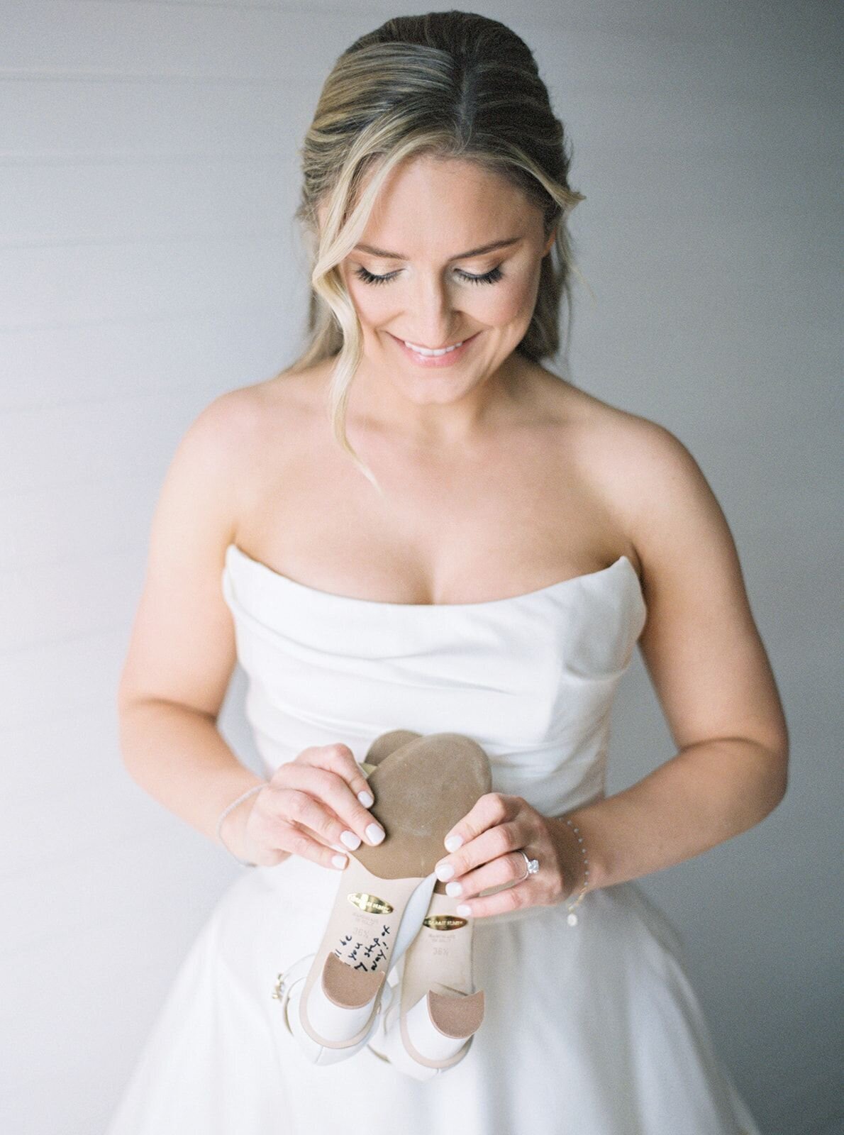 leila-james-events-newport-rhode-island-luxury-wedding-planner-castle-hill-inn-venue-emily-march-payne-wedding-photographer-VaughanWedding_0083 copy 2