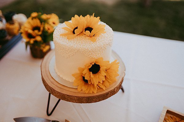 Connecticut-tree-farm-wedding-photographer-sunflowers-blue-wedding-photography-luxury (4)